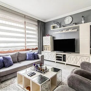 Apartment Cozy Flat Near Various Popular Attractions In Moda, Istanbul